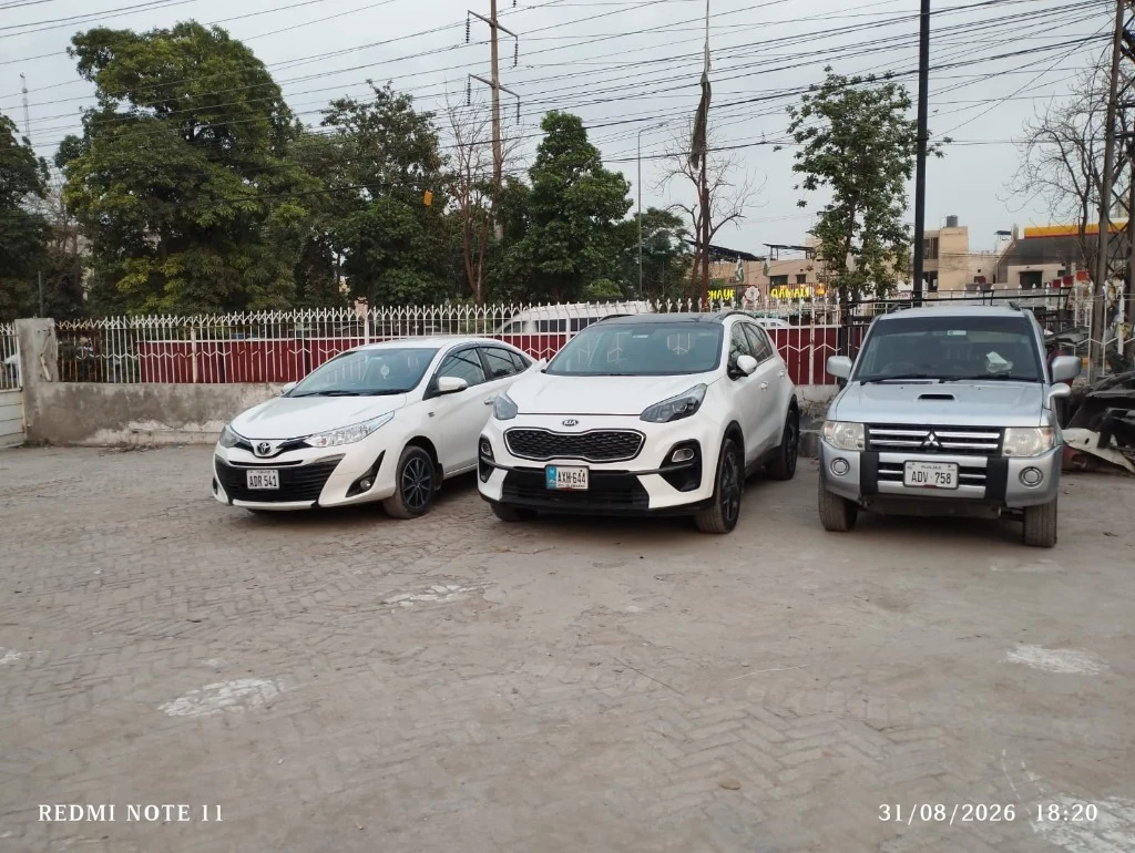 4WHEELS Fleet Yard Toyota Yaris, Kia Sportage and Mitsubishi Pajero